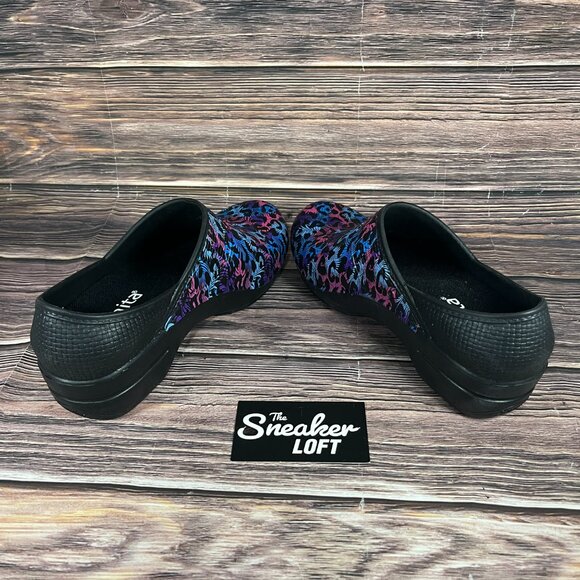 Sanita Women's Aero Motion Animal Print Multicolor Clogs - Picture 6 of 8